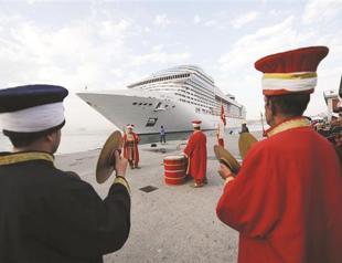 Floating city welcomed in İzmir and Istanbul