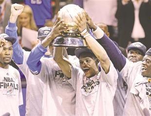 Thunder through to finals