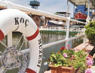 Painting workshop for kids at Rahmi Koç Museum