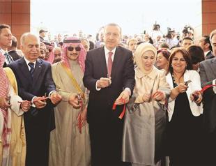 Premier seeks out more Arab tourism