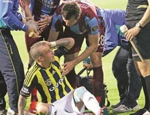 Fenerbahçe beats Trabzon to take title race to the wire