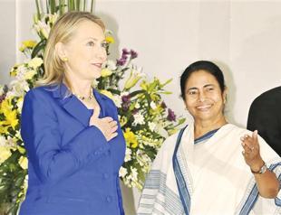 Clinton presses India to cut Iran oil imports