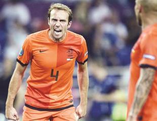 Dutch have backs against the wall