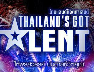 Topless painter causes stir on Thai talent show