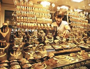 Jeweler collaborates with banks to collect scrap gold