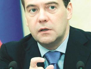 Medvedev furious after summit road collapses
