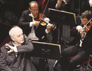 Scala heads take 10% cut to help beat crisis