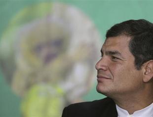 Ecuadors Correa says mulling Assange asylum bid