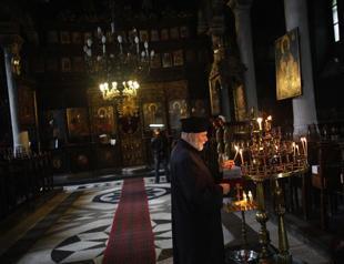 Bulgarias Church honors arms dealer