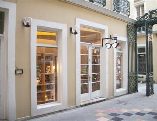 Eyewear guru collects, shows, writes on glasses