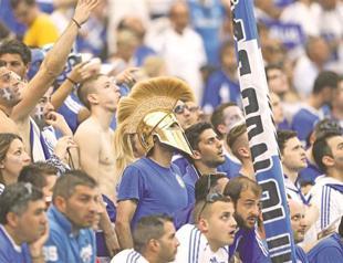 Crisis-hit Greeks itches for Euro clash with Germany