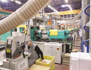 Capacity utilization rate, confidence down in May