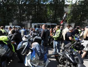 Russian bikers freed from Iraq prison: official