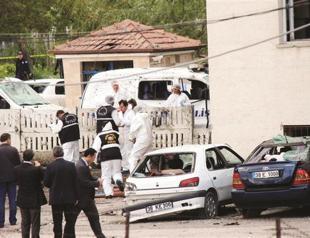 Suicide bomber attack kills 1 police, 17 injured in Turkey