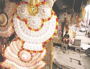 India announces measures to tackle plummeting rupee