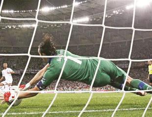 Penalty curse haunts England again