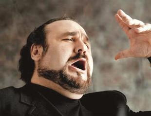 Hakan Aysev on stage for METU concert