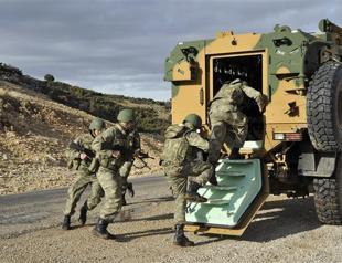 Turkey sends military convoy to Syrian border