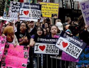 Turkish Beliebers take to the streets