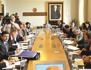 Opposition slams judicial reform bill