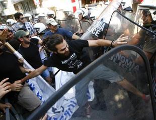 Greeks clash with police as Turkish party head visits Thessaloniki