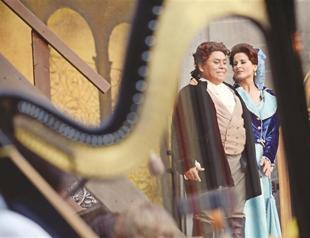 New Yorkers flock to opera in Central Park