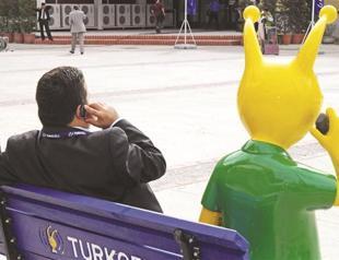 Turkcell dispute deepens, shareholders look to goernment