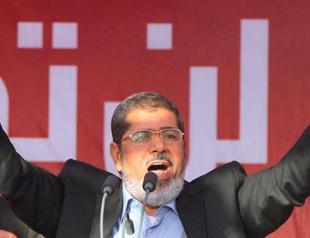 Egypts Morsi in Tahrir tribute before oath
