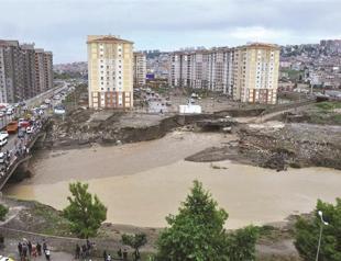 Flood kills nine people as ministry comes under fire