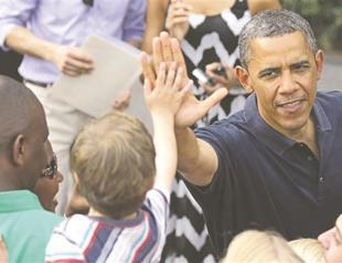 Obama climbs back on the campaign bus to hunt vote