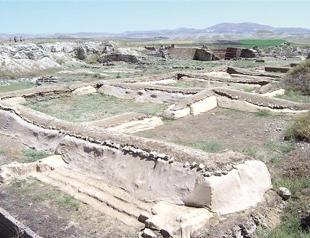 US instructors work on Anatolias Phrygian capital
