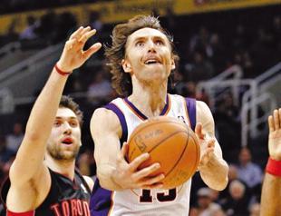 Two-time MVP Nash goes to LA Lakers in major deal