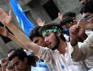 Pakistani mob kills man for burning Koran: police