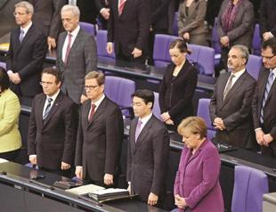 Intelligence chief admits errors in neo-Nazi probe