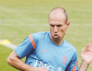 Dutch, Danes meet in important Euro match