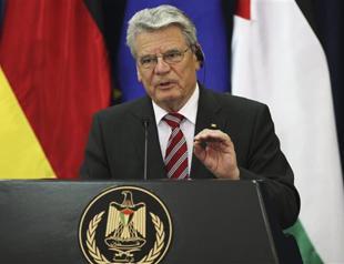 Germany ashamed over WWII revenge on Czech villages: Gauck