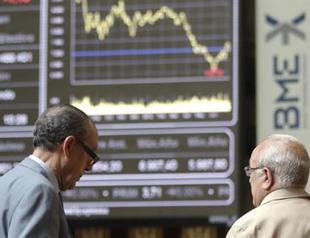 Spain borrowing rate hits bailout danger zone