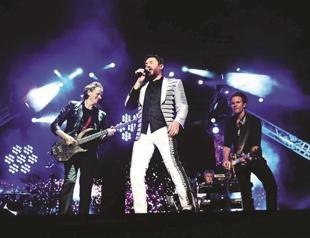 Legendary band Duran Duran bewitches fans with a concert