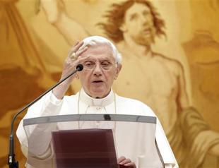 Pope to sue German magazine over Vatileaks cover