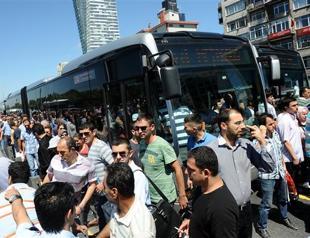 Platform collapses at metrobus stop in Istanbul