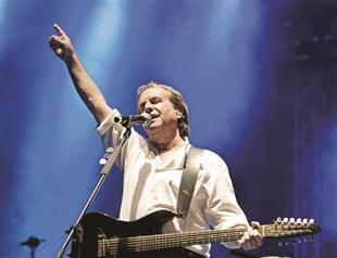 De Burgh plays his legendary songs