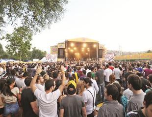 Fuss on alcohol clouds Istanbul music festival