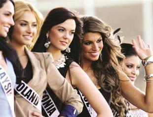 Cosmetic giant eyes production in Turkey