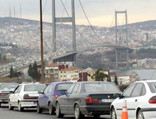 Maintenance on Bosphorus Bridge to last even longer next year, minister says