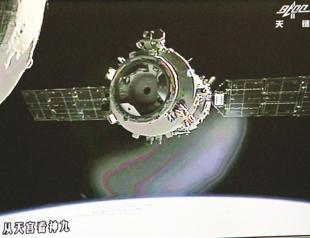 Chinese spacecraft docks with orbiting