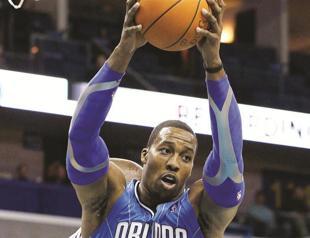 Howard stays with Magic as signings start in NBA
