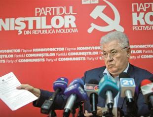 Moldova to prohibit Communist insignia