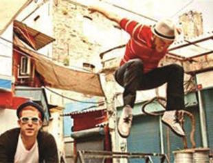 Punk band on stage at Alaçatı beach