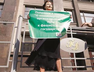 Russian parliament passes new restrictions on NGOs