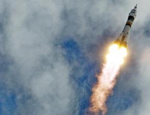 Rocket launches new crew to space